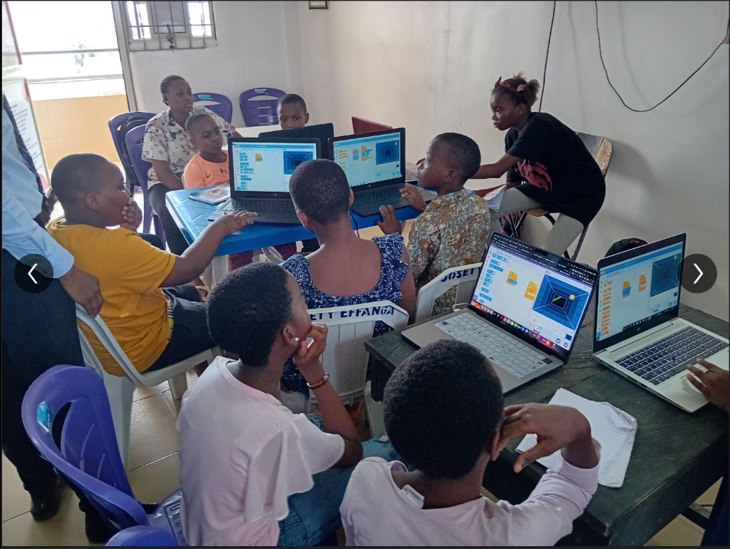 Kids writing their first lines of code in a Scratch programming class